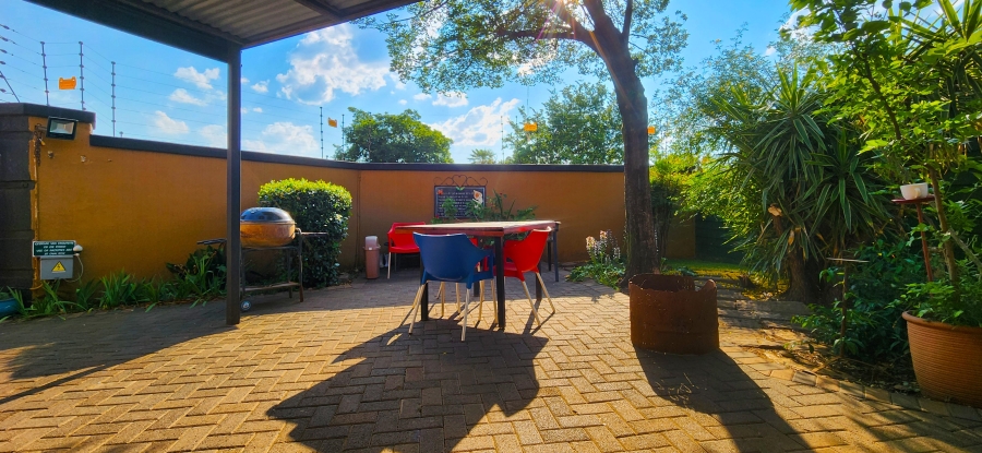 5 Bedroom Property for Sale in Kannoniers Park North West